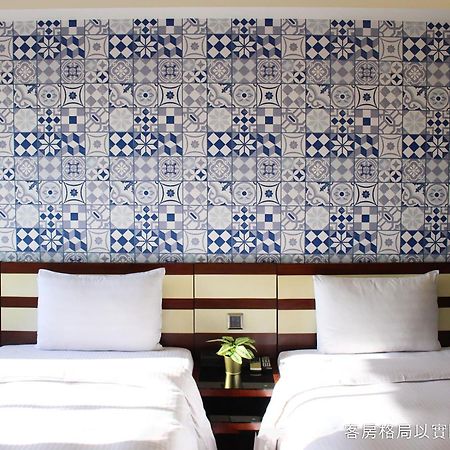 Talmud Hotel Gongyuan Taichung Bagian luar foto