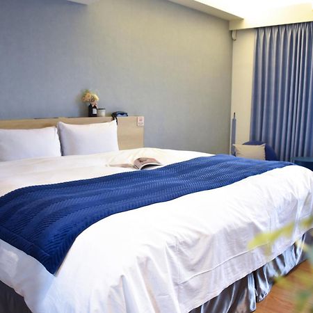 Talmud Hotel Gongyuan Taichung Bagian luar foto