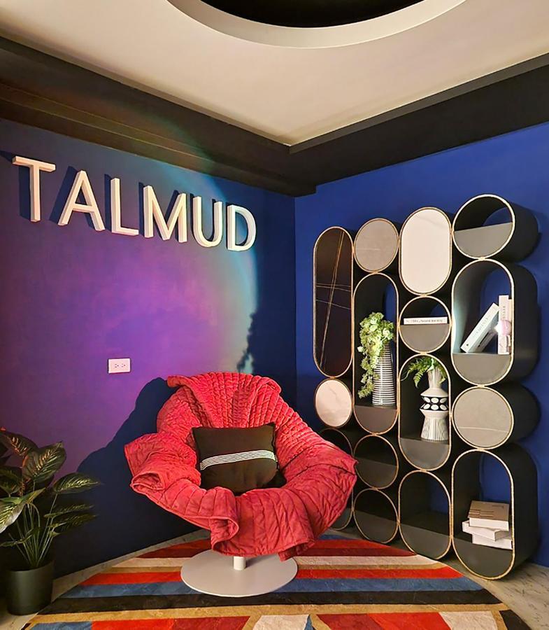 Talmud Hotel Gongyuan Taichung Bagian luar foto