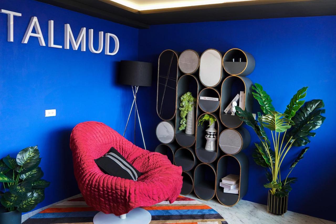 Talmud Hotel Gongyuan Taichung Bagian luar foto