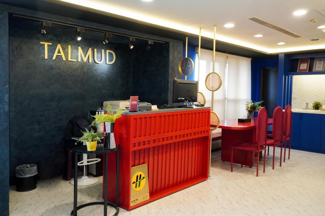 Talmud Hotel Gongyuan Taichung Bagian luar foto