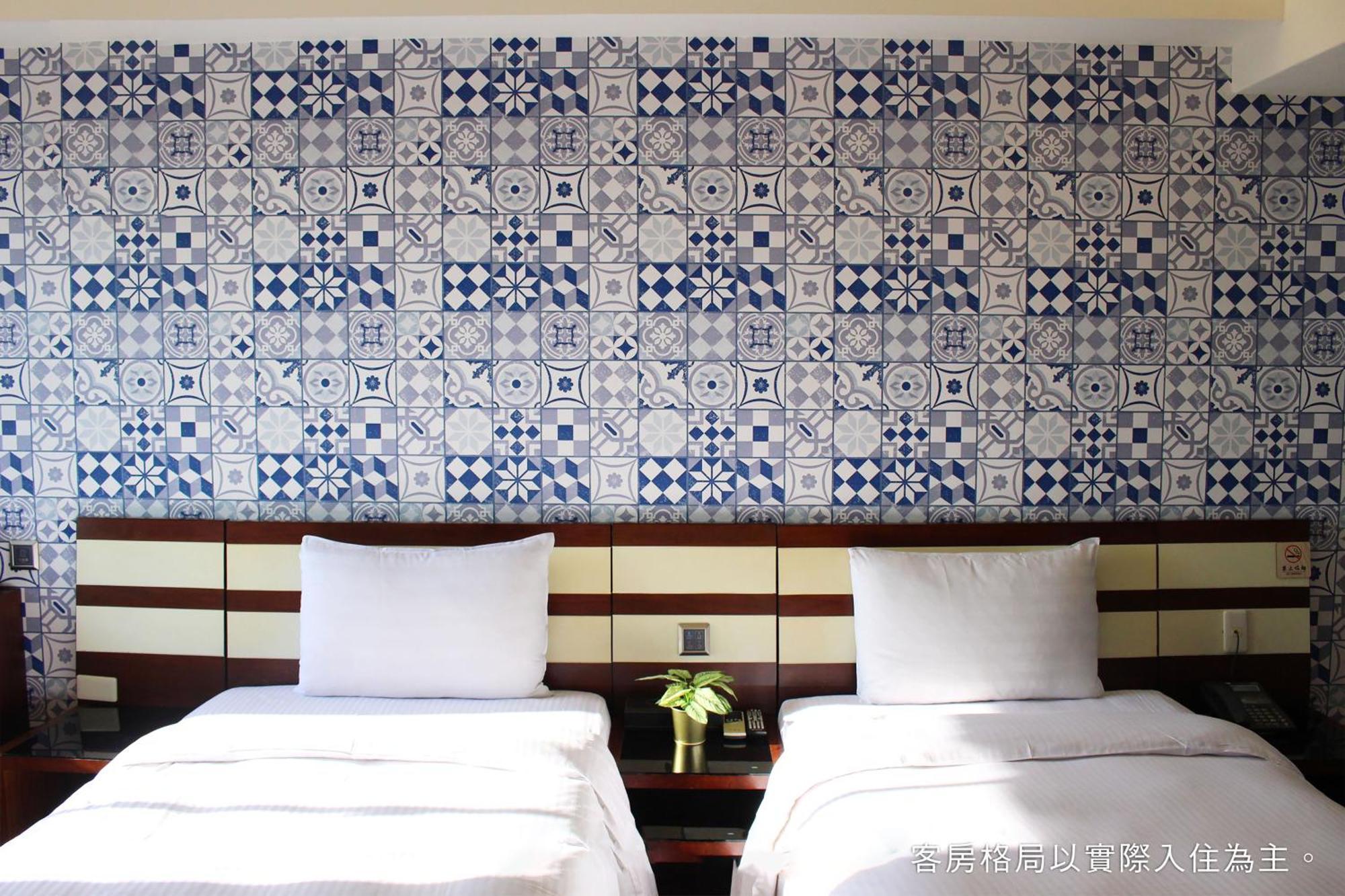 Talmud Hotel Gongyuan Taichung Bagian luar foto