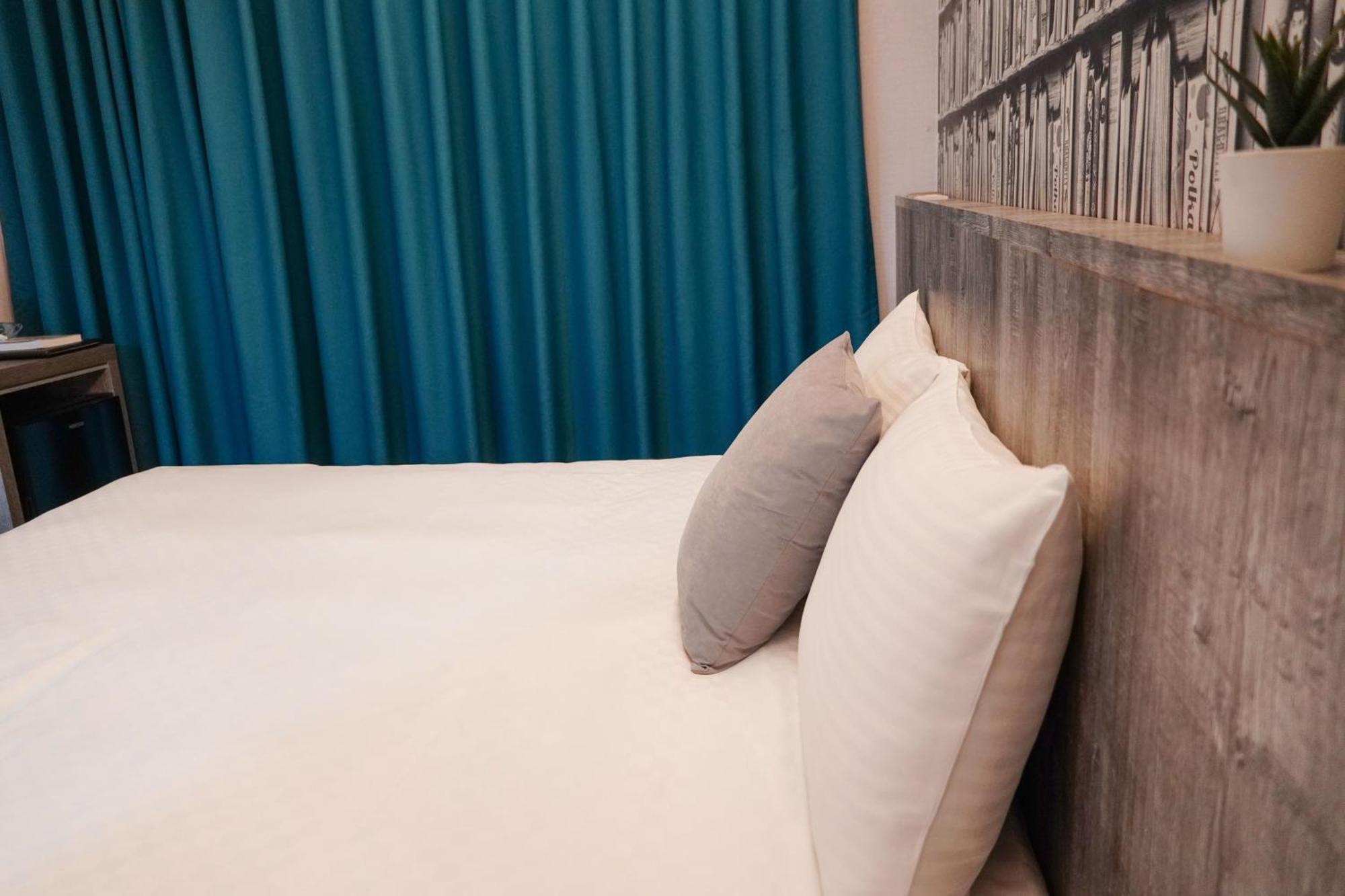 Talmud Hotel Gongyuan Taichung Bagian luar foto
