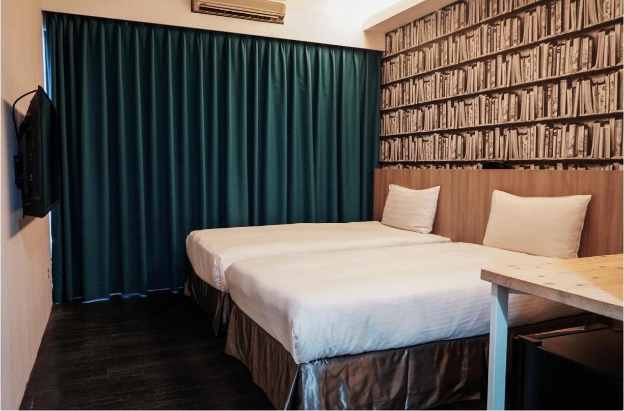 Talmud Hotel Gongyuan Taichung Ruang foto