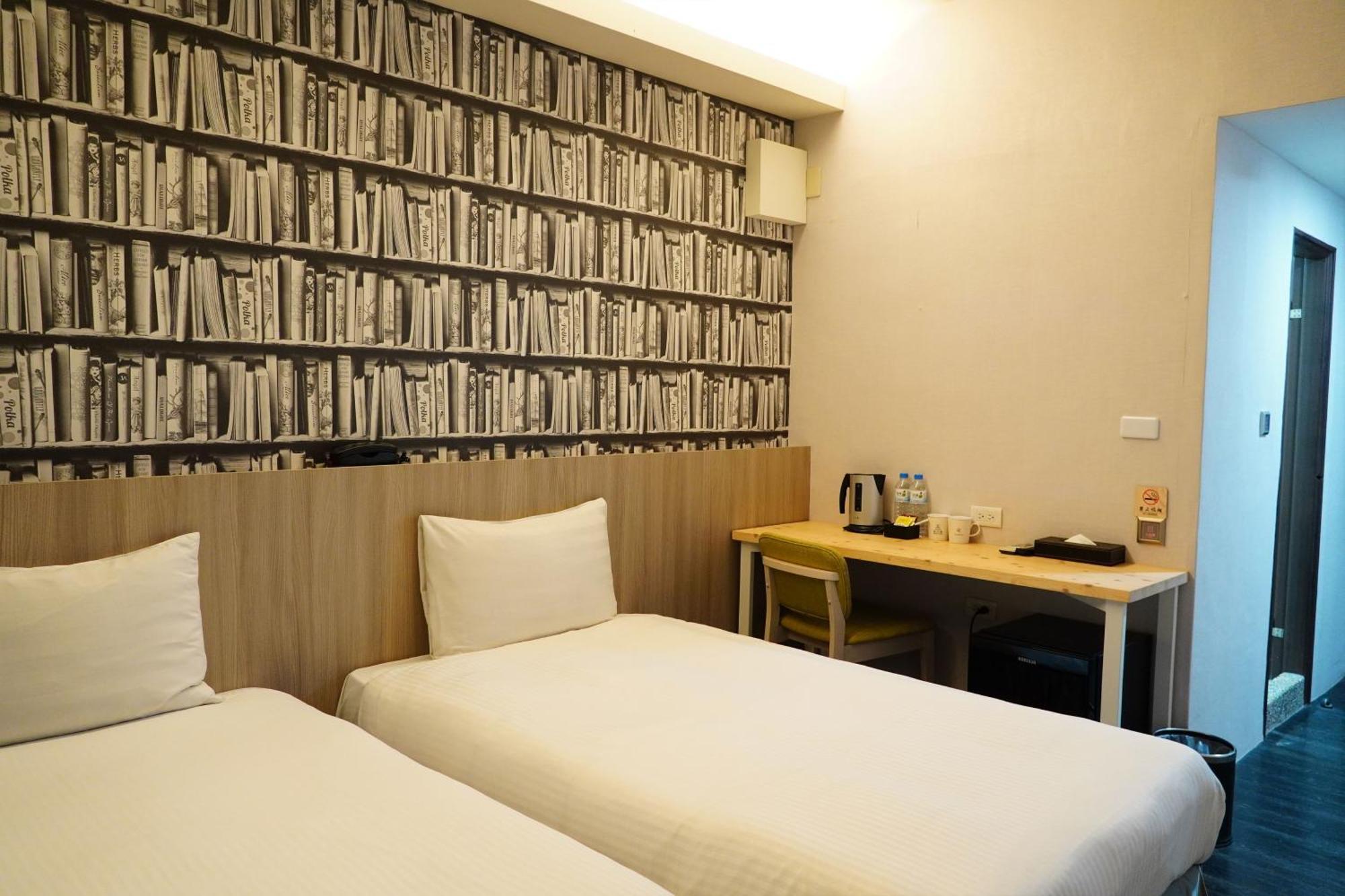 Talmud Hotel Gongyuan Taichung Ruang foto